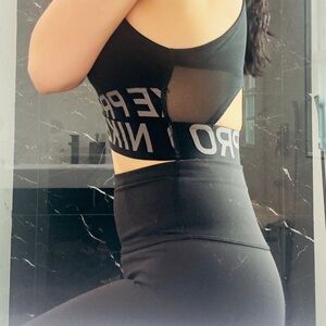 Nike sports top
New
Size XS
Sheers 
Black
Logo straps
Crop